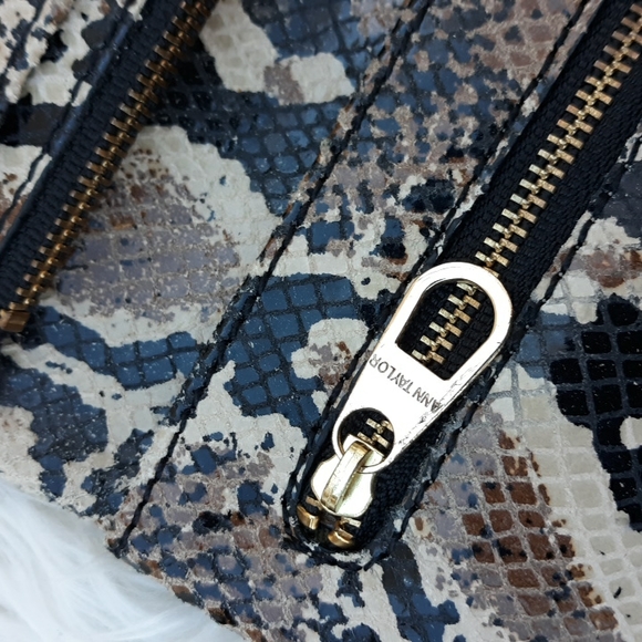 NWOT ANN TAYLOR CLUTCH - Picture 5 of 12